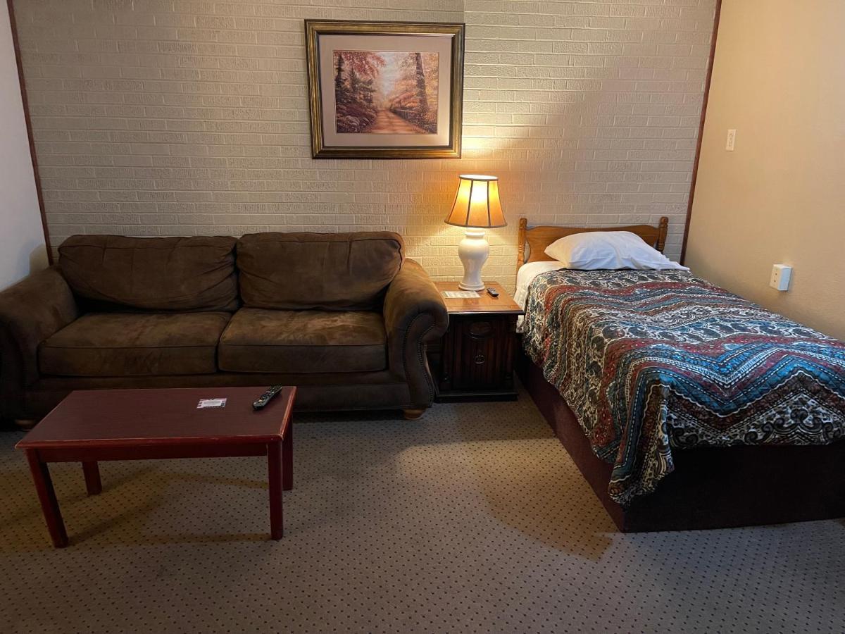 Highland Court Motel Fairmont Buitenkant foto