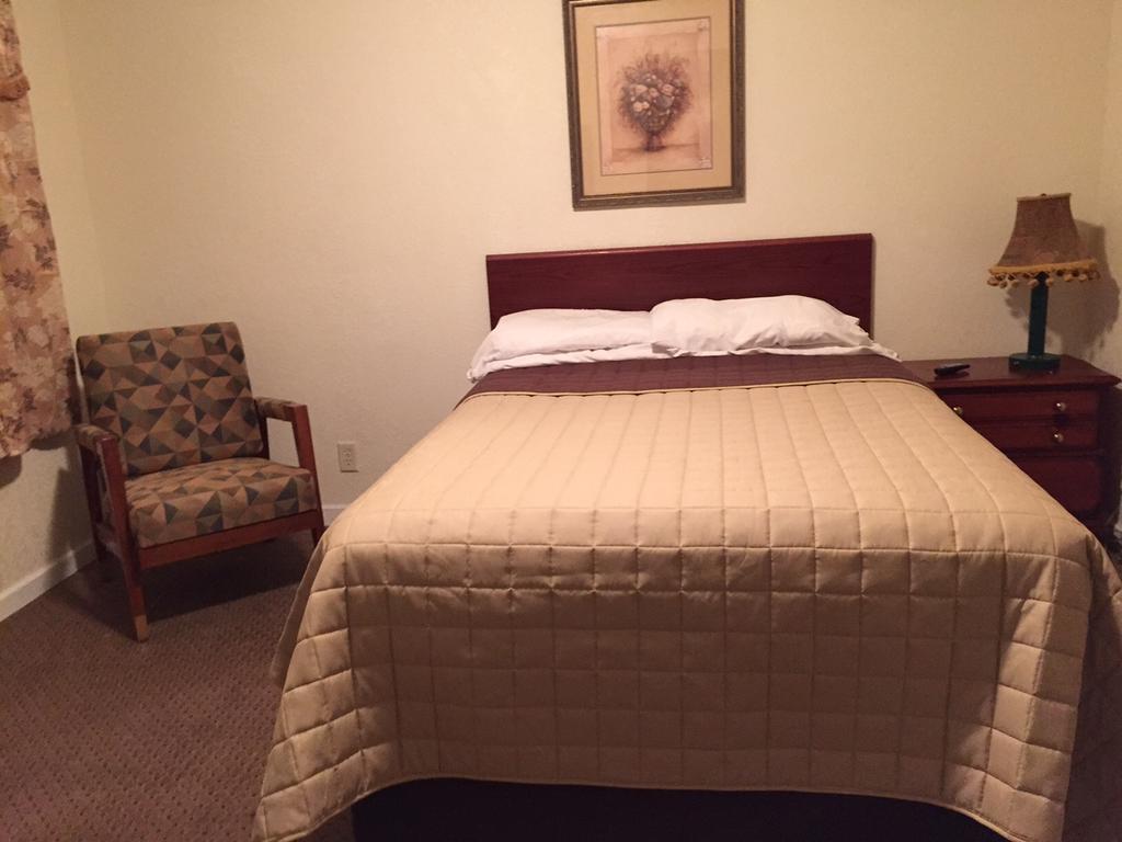 Highland Court Motel Fairmont Buitenkant foto